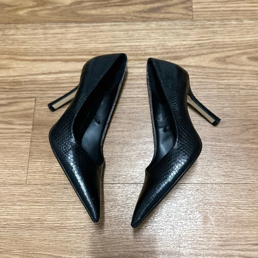 Zara black pointed toe shoes